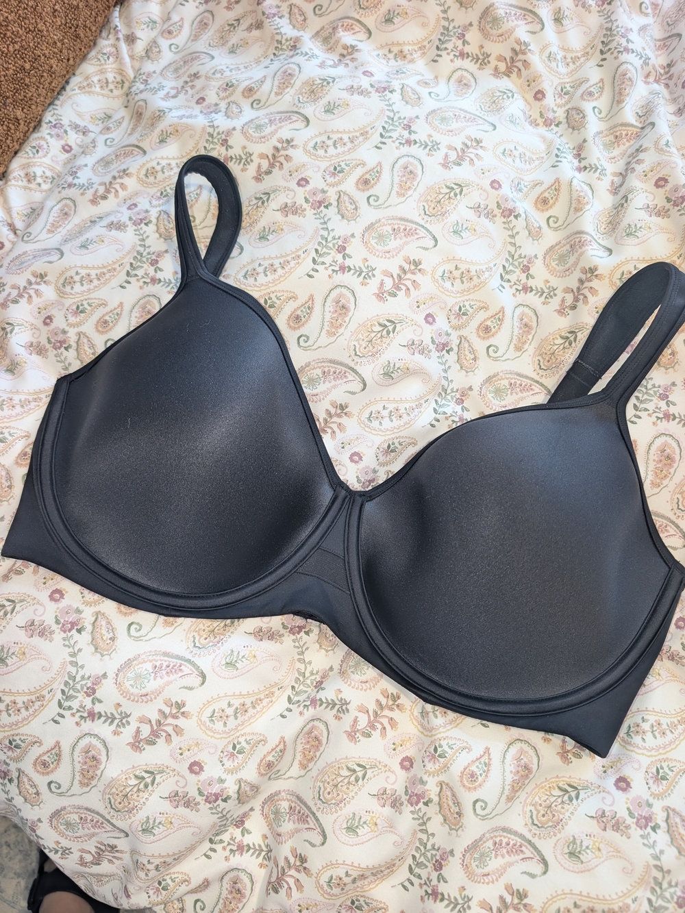 NWOT Bali Smooth Molded Underwire Bra in Black